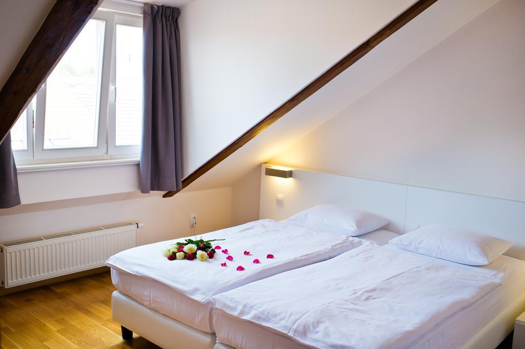 Vysehrad Castle Suite Πράγα Δωμάτιο φωτογραφία